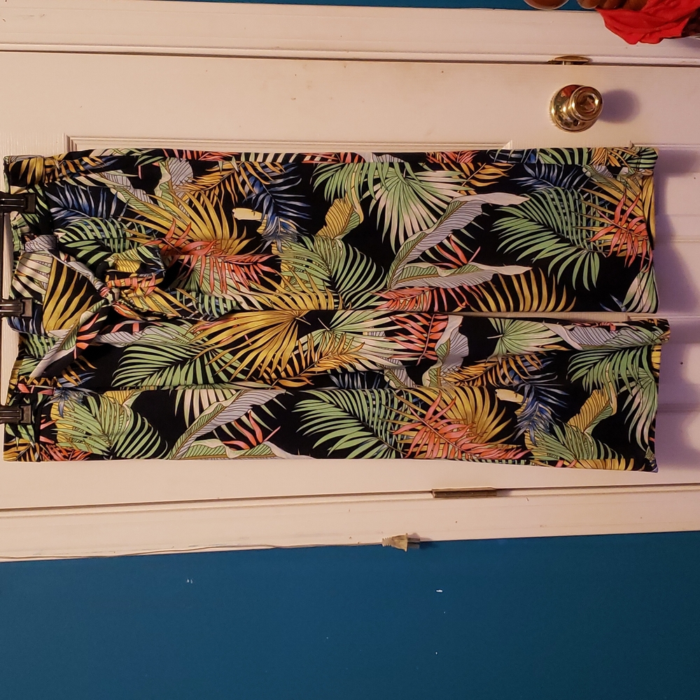 Floral  wide led Gachos/Capri pants